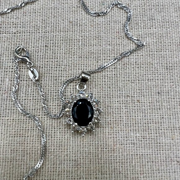 NIB 925 Sterling Silver & CZ Pendent Necklace and Earring Set - Picture 4 of 12